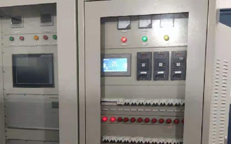 山東鋼鐵萊蕪分公司棒材廠中區(qū)水壓機(jī)高壓泵站直流屏，充饋電一體屏